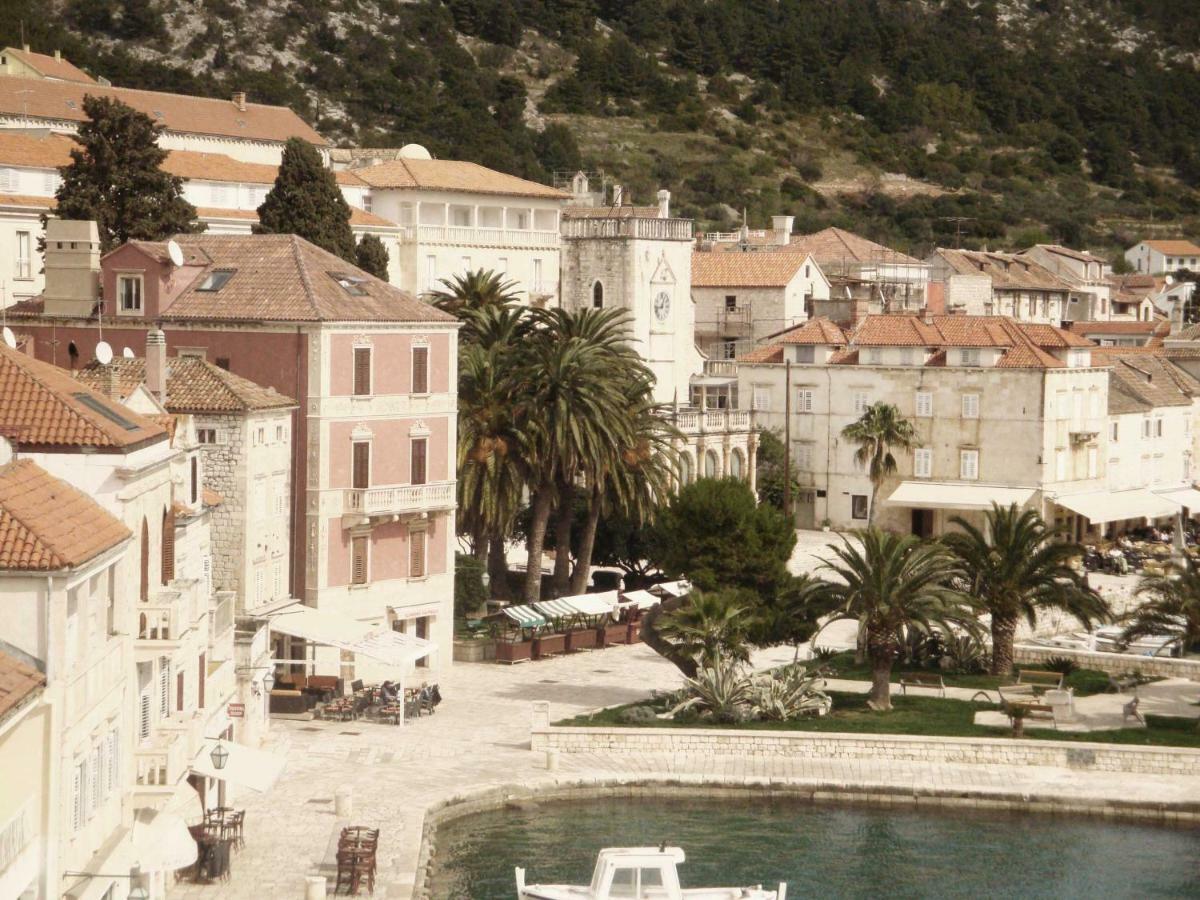 Hvar Attic Modern Design - Town Center With A Great View Hvar Town Bagian luar foto